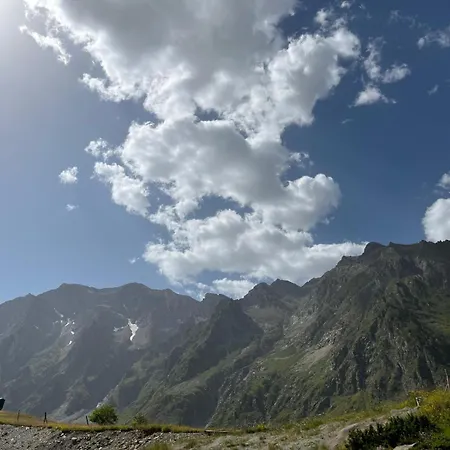 Piau-engaly Balcon Vue Sur Montagne Pied Pistes Proche Commerces
